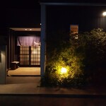 あさの屋 - 田んぼのど真ん中ですが、いい雰囲気です。