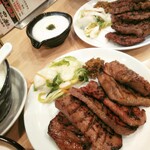 牛たん 焼助 仙台駅牛たん通り店 - 