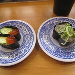 無添 くら寿司 - イクラ（左）生しらす（右）