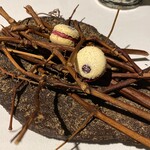 ラ・ヴァガボンド - カシスのマカロン