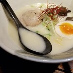 麺洞 燎火 - スープ
