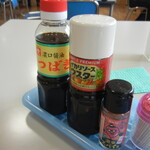 福岡県警察 西警察署 食堂 - 卓上の調味料