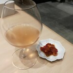 Soumen Sososo Sonosakihe - オレンジワイン（スペイン）とお通し
