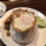 タイ屋台 チャオ チェンマイ - ガパオライスのアップ