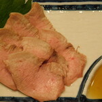 Sumibito Kemuri - 低温調理タン刺し