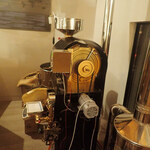 Invitro coffee roasters - 国道457号沿いのお店ふたたびミャ　焙煎機はあいかわらずミャ