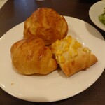 鎌倉パスタ - 塩マーガリンパン、コーンフォカッチャ、クロワッサン