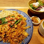 Nama Pattai Semmon Ten Shinjuku Dhi Pattai - 自家製生麺パッタイランチ