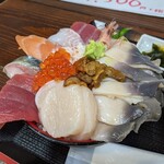 Uokin Shokudou - ゴージャス海鮮丼：ホッキ&海鮮 どんどんど～ん