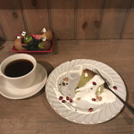 月のひなた - 抹茶とホワイトチョコのチーズズケーキ