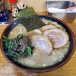 横浜家系ラーメン なごみ家 松戸五香店 - 醤油チャーシューメン900円