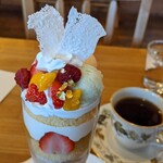 クリクリ - フルーツサンドパフェ¥1000
      ~2020.12.21