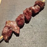 とり茶太郎 - 焼鳥は意外なことに砂肝からスタート　これもホロホロ鳥です　なかなかのサイズ感です