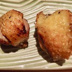 とり茶太郎 - 比内地鶏の肩はコロコロとかわいい見た目ですが味が強いです　これはずっと噛んでいられる旨さですよ