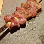 とり茶太郎 - ホロホロ鳥のハツは大きくて弾力があります　軽くかかった胡椒がまた効いてます