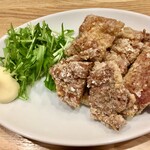 かつぎや - お摘み排骨です　これは担々麺のトッピングなんですけど夜は単品で注文可能です