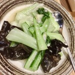 かつぎや - 青菜のニンニク炒めです　このクリーミーなニンニク餡が堪らない