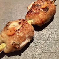 とり茶太郎 - ホロホロ鳥の振袖　何という旨さ　火入れ具合が素晴らしい