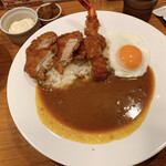 カツカレー専門店 新宿カレー  - ミックスフライカレー