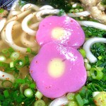 はなちゃんうどん  - はなちゃんかまぼこ。