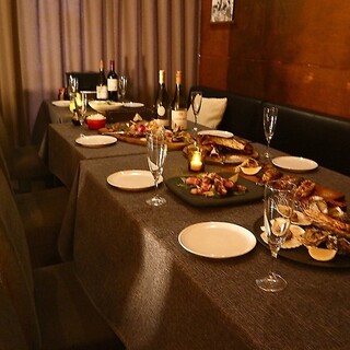 2階テーブル席は13〜18名様で半貸切が可能で。