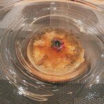 銀座 大石 - 塩水漬けのバフンウニ、ボタンエビ、アワビ、のコンソメゼリー寄せ（カリフラワームース）