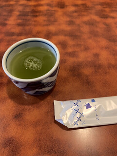 Teuchi Soba Echigoya - お茶とおしぼり