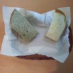 ビストロKIMURA - 永福町"ビストロKIMURA"ランチの自家製パン「ヨモギと全粒粉」