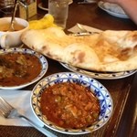 印度料理シタール - ナンの存在感がパない！