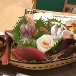 横浜市場食堂 かねせい - 刺し盛り～舟！