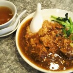 Aichun - 牛バラ肉ご飯（990円）