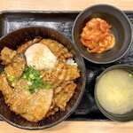 Hokkaidou Maruha Sakaba - もち豚カルビ丼特盛（830円）＋温泉卵（100円）