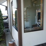 手打ちそば西天神 - 入口際の打ち場