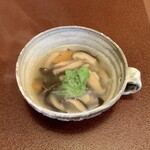 ジャム cafe 可鈴 - スープは必ず最初に運ばれてきます。今日は「木の子のスープ」。