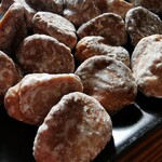 熊岡菓子店 - 石パン 100g ￥200