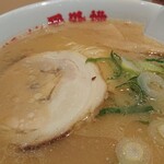 旭川ラーメン番外地 - ほろっほろのチャーシューとたっぷりのメンマ。