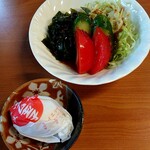 シャムロック - ラジウム玉子とサラダ