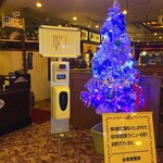 ベルマリン - 入口のドアを開けると検温機＆クリスマスツリー
