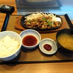 Yayoi Ken - 牛・豚・鶏のスタミナ肉盛り定食