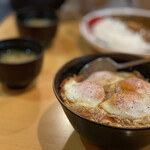 すすきの食堂  - ・ベーコンエッグ丼