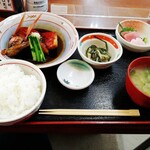 市場の食堂 金目亭 - タレが美味しかった…お土産でタレが売ってます