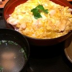 鶏三和 - 香草美水鶏の親子丼＠６８０