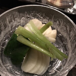 炙りや あんどん - さっぱりとしたぬか漬けも美しい盛り付けで