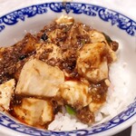 中国意境菜 白燕 - ⚫麻婆豆腐　ご飯　山椒がピリッと本格派