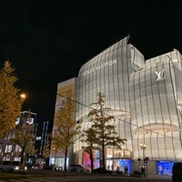 スガラボヴィー - 御堂筋から見たビル　この7階