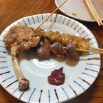 たこ坊 - とり串三本セット（手羽先、皮、砂ずり）