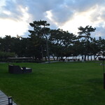 あわじ浜離宮 別荘 鐸海 - 2012_あわじ浜離宮 別荘 鐸海_1Fテラスからの景色。この緑と松の木と海の調和が最高です。