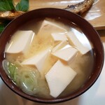 ペンションみなもと - 島内産絹さやと豆腐の味噌汁（二日目の朝食）