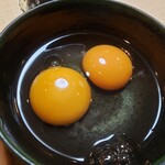 ペンションみなもと - 烏骨鶏の生卵（二日目の朝食）