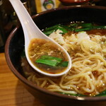 かとけんラーメン - あまり辛さはない